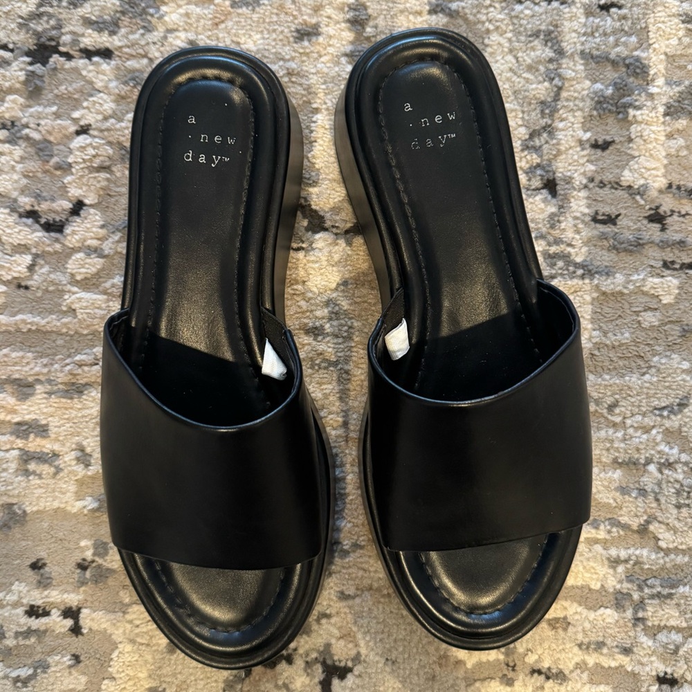 Women’s slide sandals